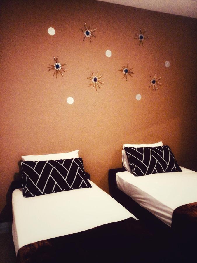 Twin Redux Room
