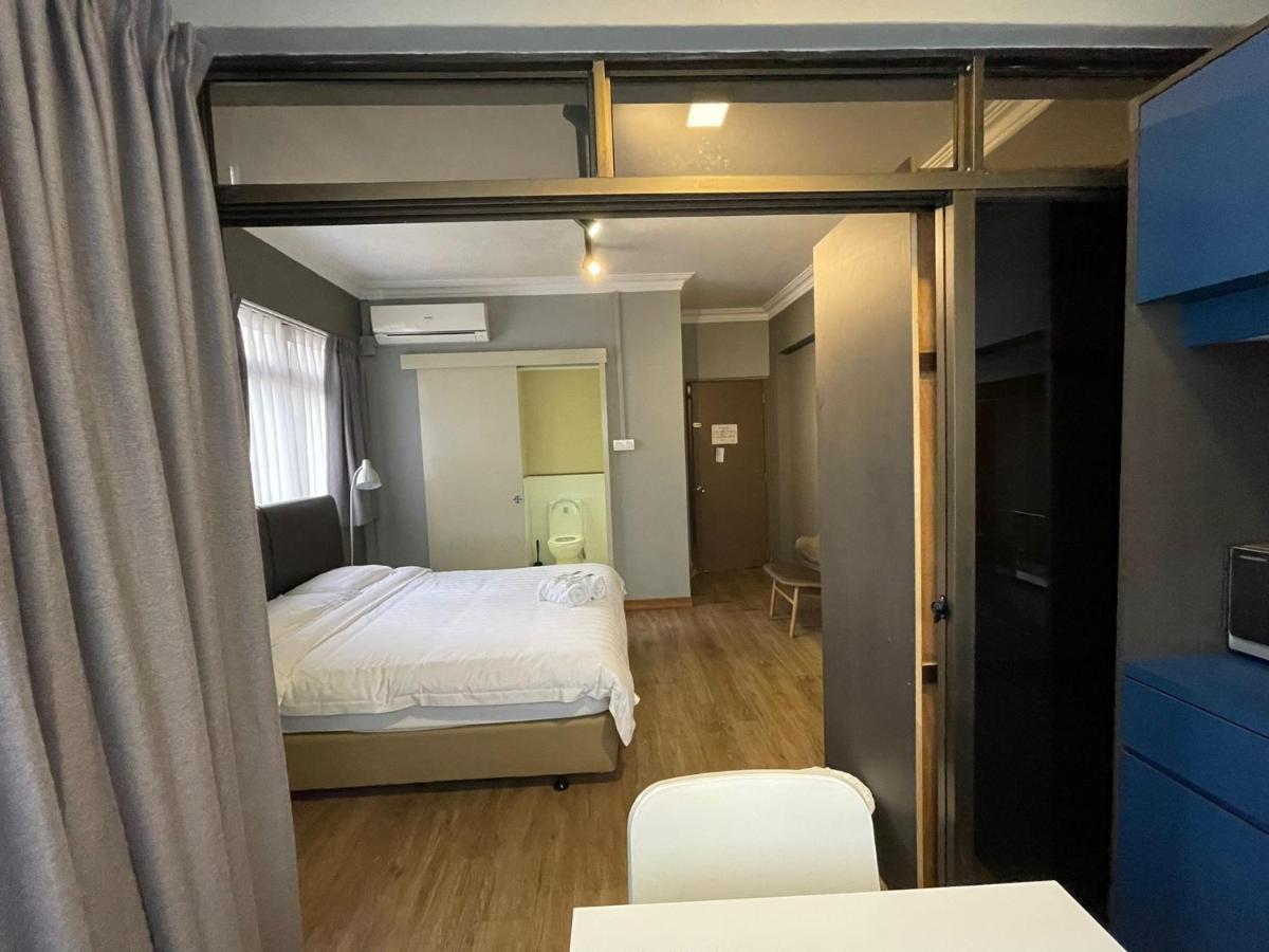 Deluxe Studio