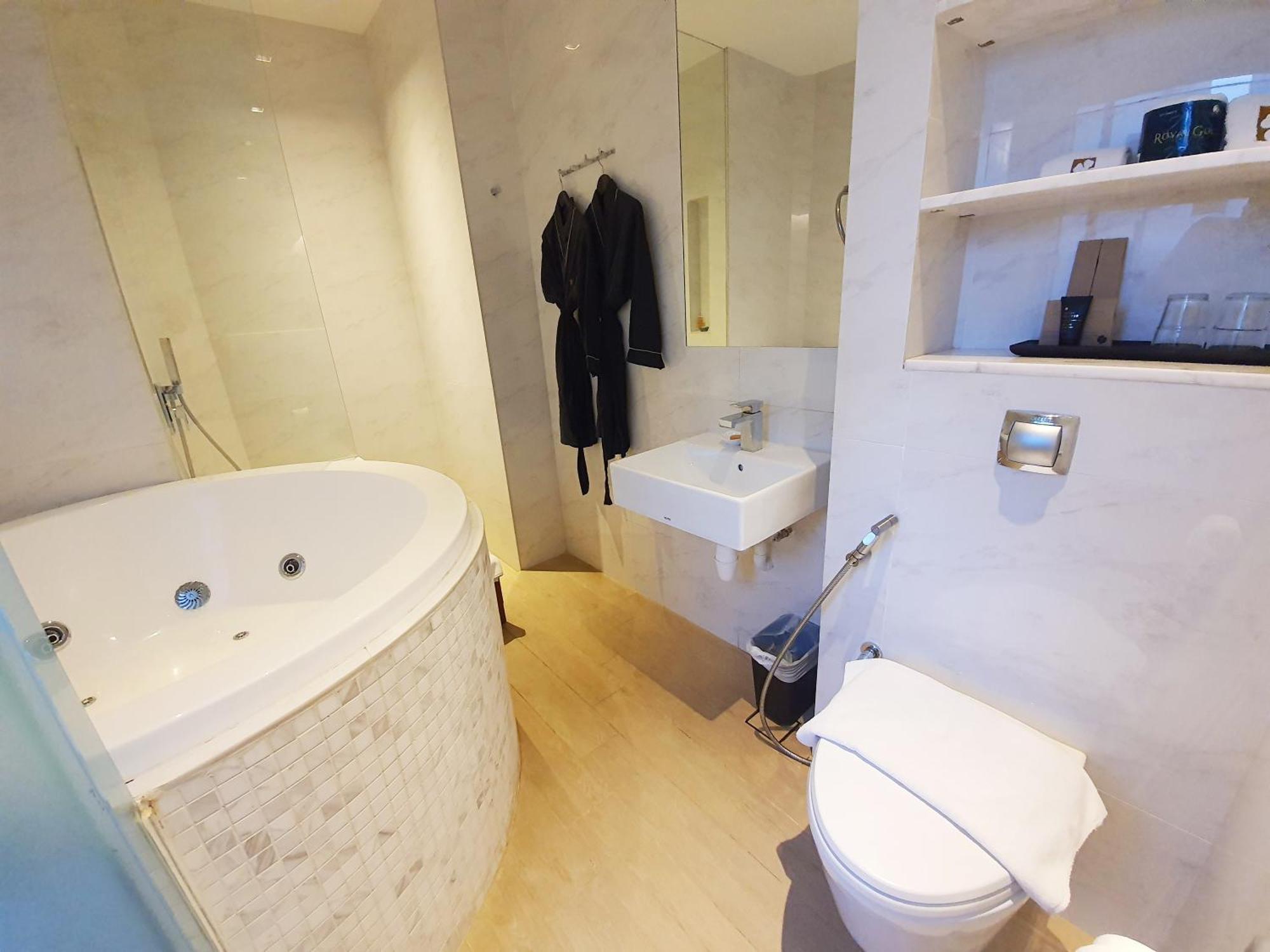 Tweepersoonskamer met Hot Tub (Binnen)