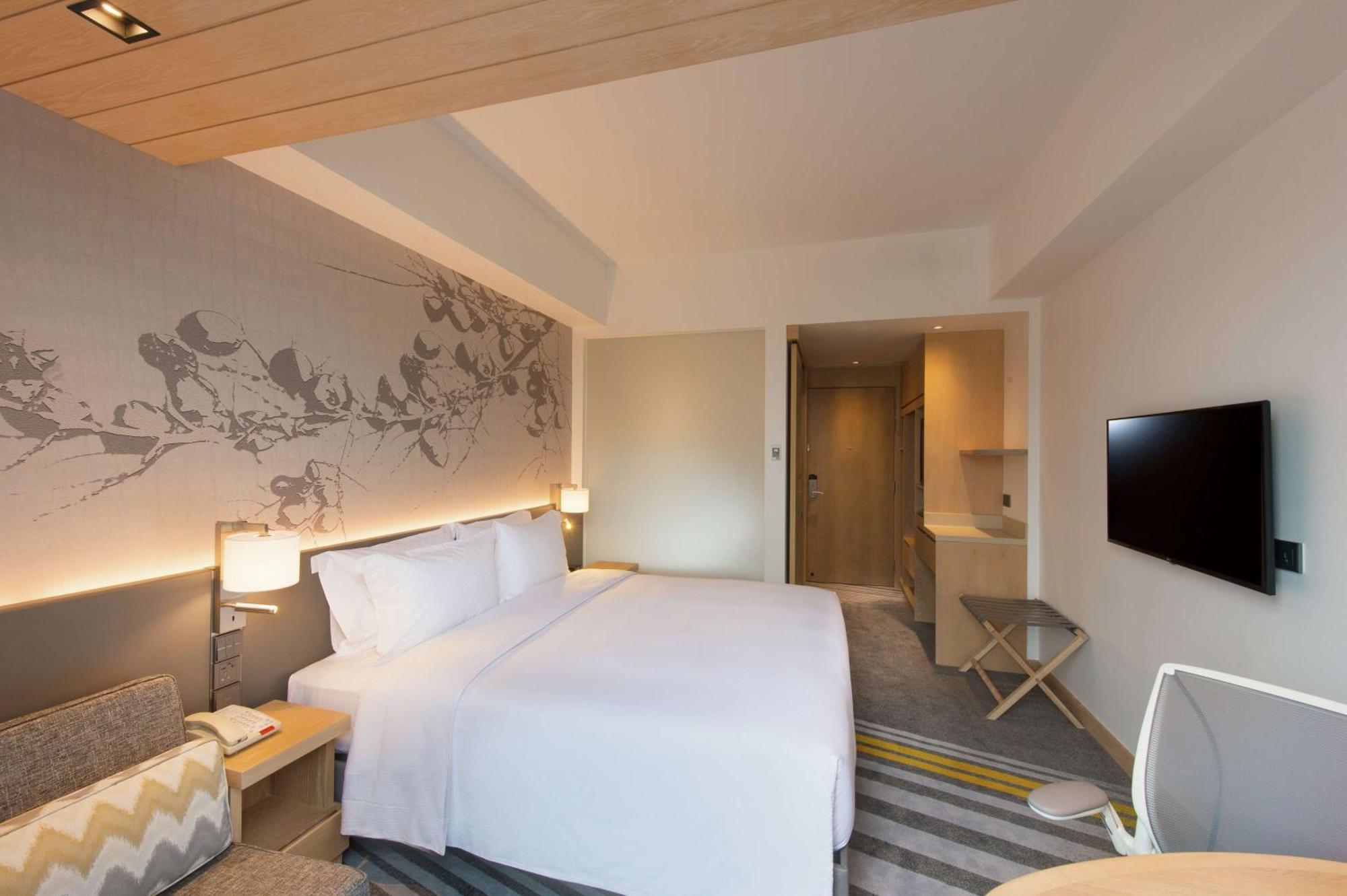 Deluxe King Room with Balcony,1454188576:JPEG