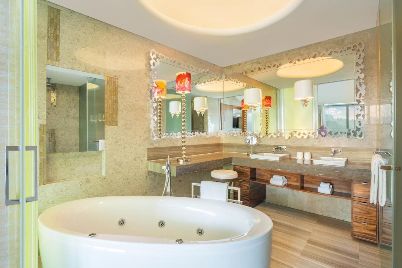 Supreme Suite, große Suite mit 1 Schlafzimmer, 1 Super Kingsize-Bett, Poolblick, Balkon, oberste Etage, eigener Außenpool