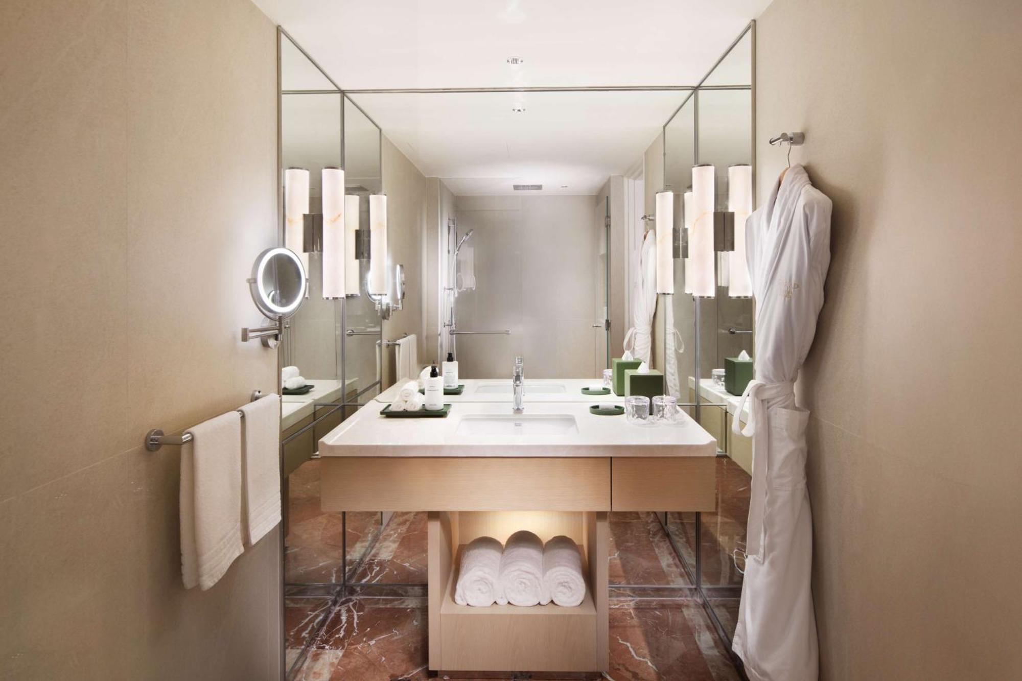 Premium King Suite,1534450228:JPEG