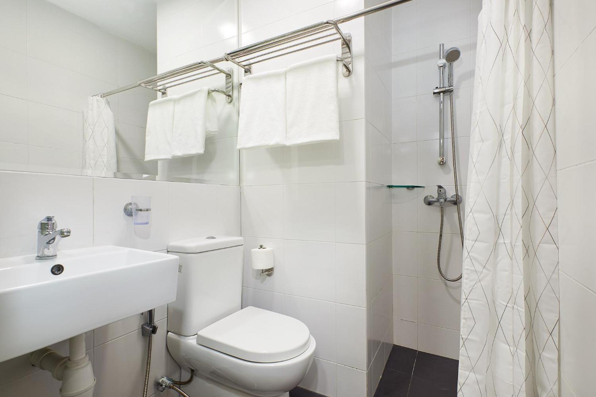 Camera Accogliente con Letto Queen-Size