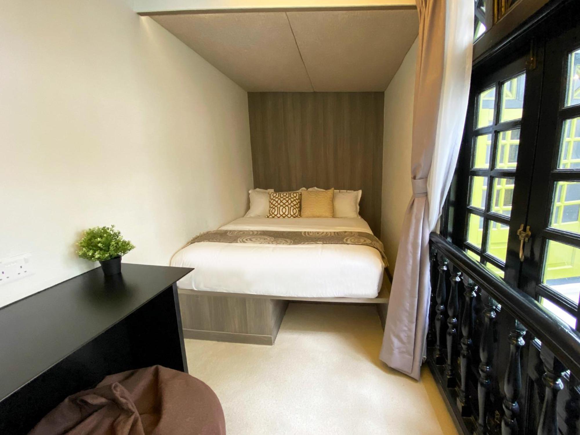 Cabin M, Window, Shared Bathroom