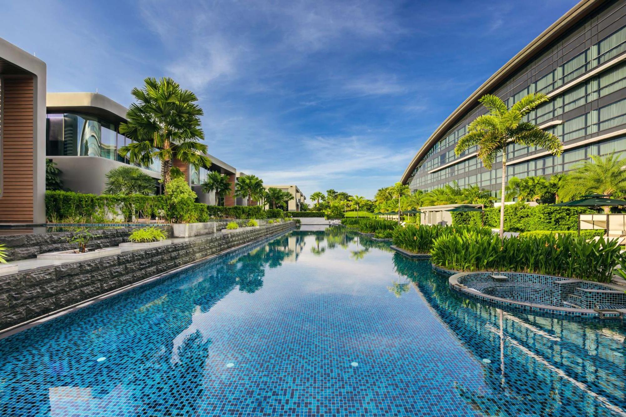 Prestige Suite Pool Terrace