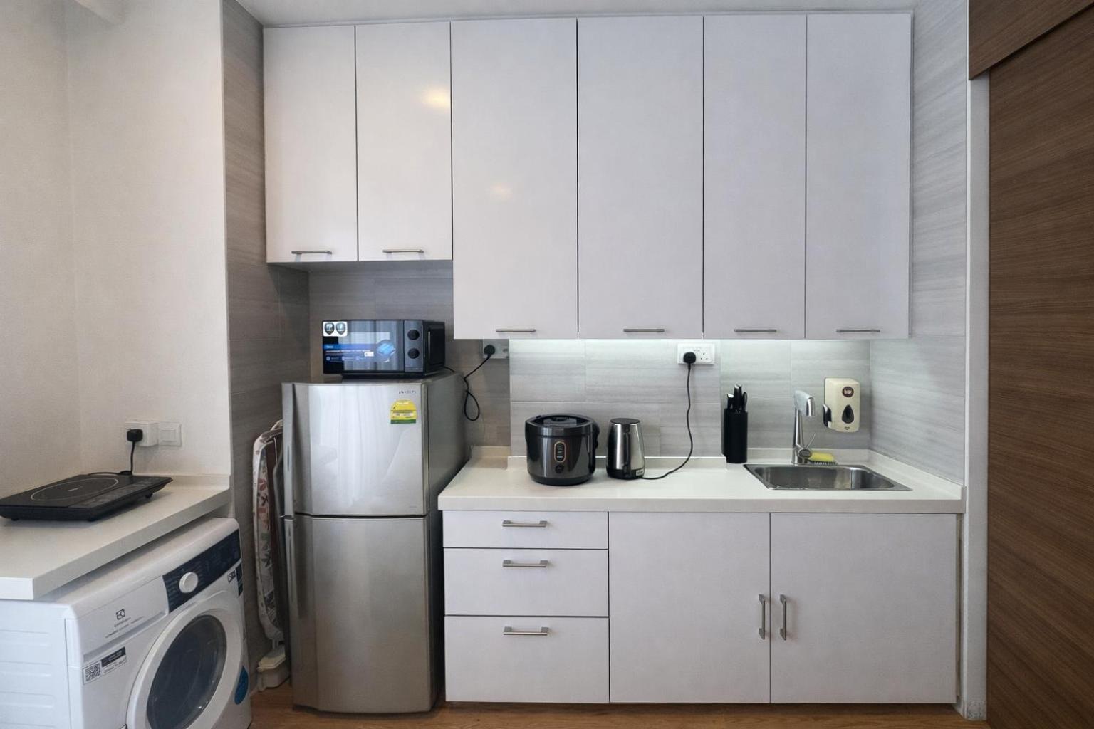 Deluxe One-Bedroom Apartment