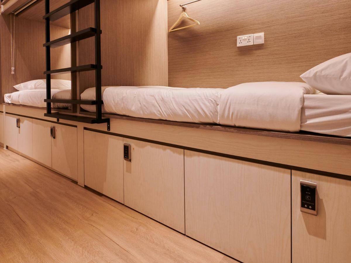 Capsule Family Room,818577290:JPEG