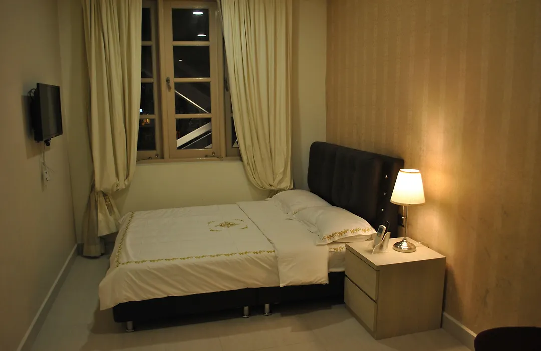 Jayleen Clarke Quay Hotel-1