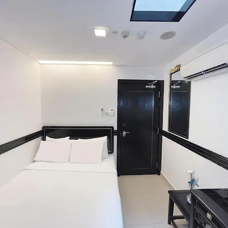 Reddoorz Hotel Near Marine Parade Central-3