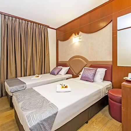 Hotel 81 Palace - NEWLY RENOVATED-3