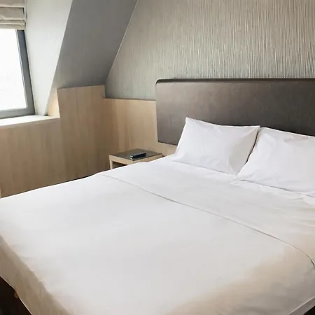 Amrise Hotel Kitchener-2