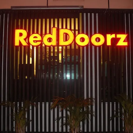 Reddoorz @ Aljunied-3