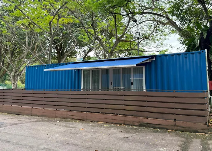 Shipping Container Hotel At Haw Par Villa Googlemap Address 27 Zehnder Road Taxi And Cars Can Only Enter Via Zehnder Road Singapour acceptant les animaux