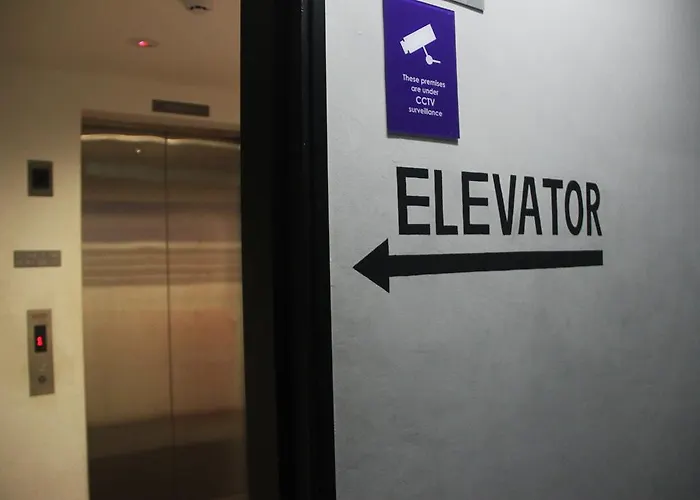 Five Stones Hostel Singapore